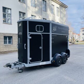 Ifor Williams HB511 (2016) - käytetty hevostraileri
