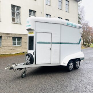 Umesläp A30 (2002) – käytetty hevostraileri