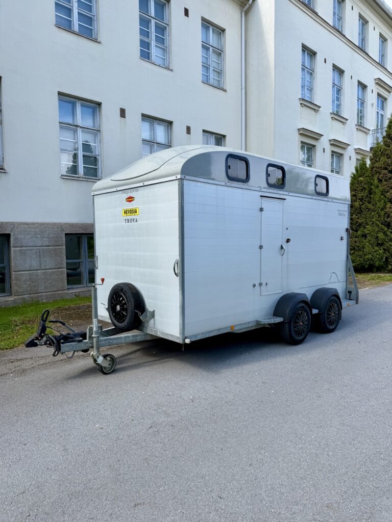 Böckmann Mega Portax CFF (2014) – käytetty hevostraileri